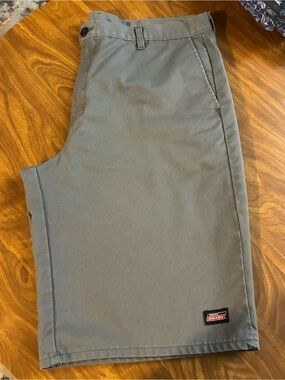 Dickies Men’s Gray Shorts